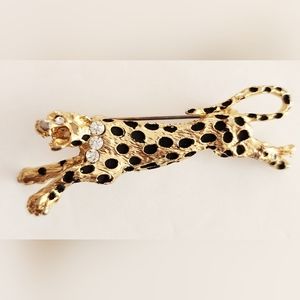 Leopard Brooch in Goldtone with faux diamonds eyes and collar, pre- owned